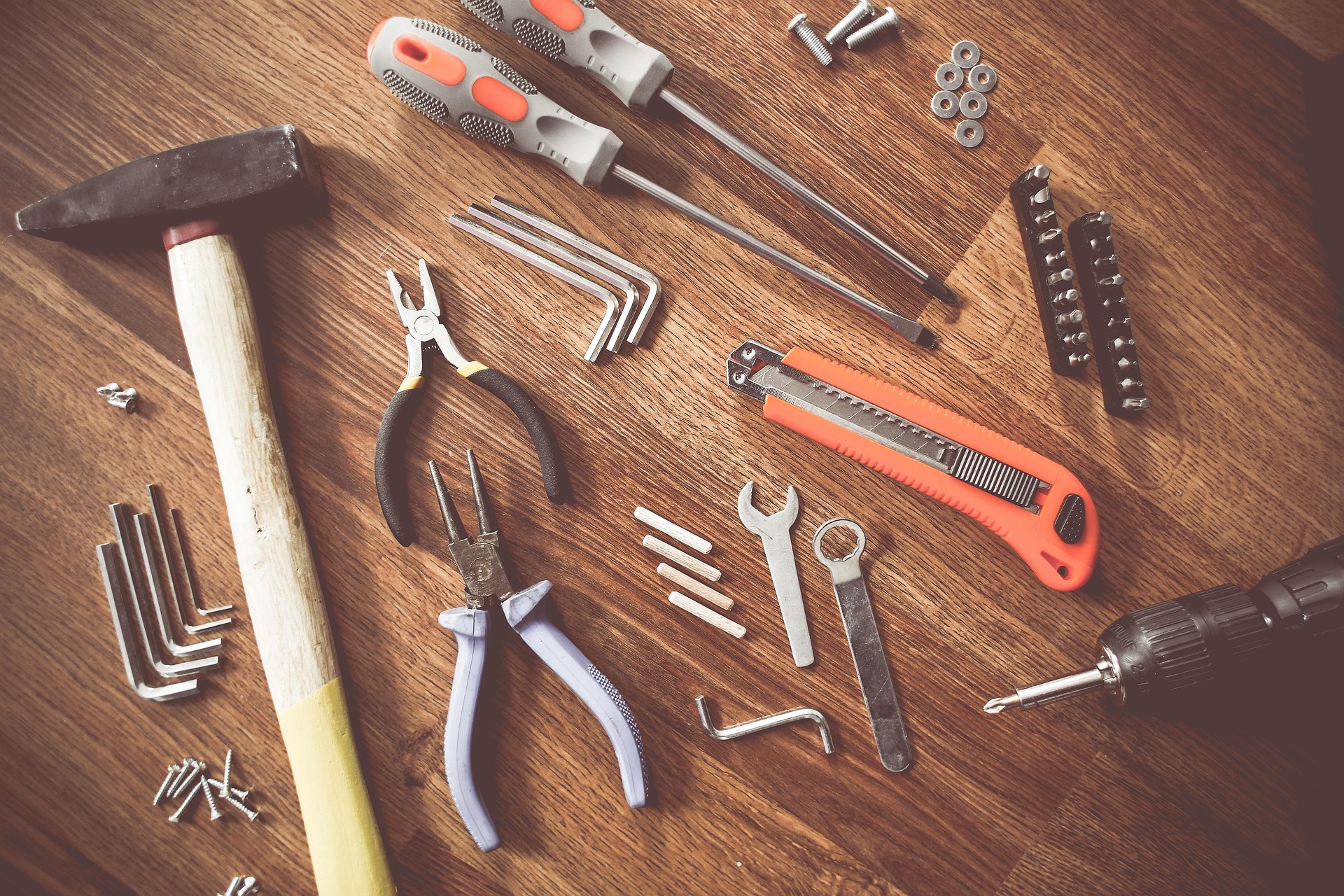 picjumbo_com-tools-864983_1920